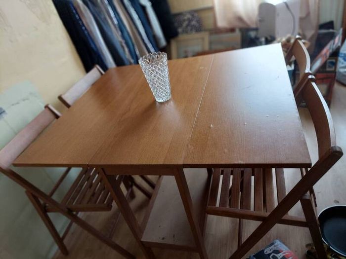 table and chairs