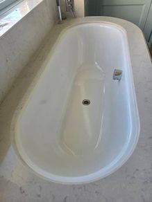 Luxury White Bath with Marble Stone Surround  Excellent Condition