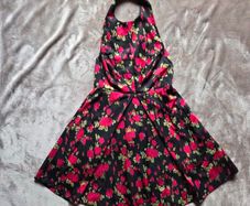 Boohoo Floral Open back halterneck mini dress, size 10