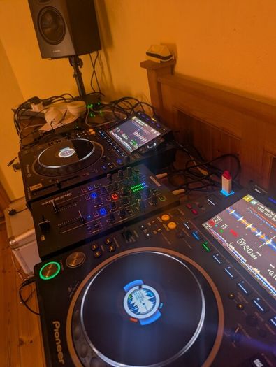 CDJ 3000's plus UDG cases