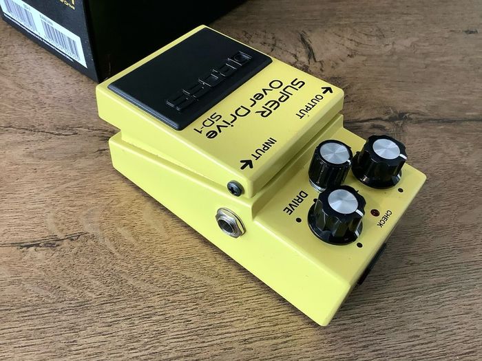 Boss SD-1 Super Overdrive effect pedal box