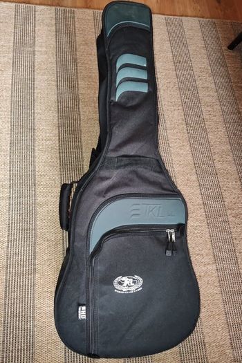 Yamaha F310 acoustic guitar + TKL HD gig bag