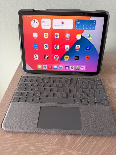 Apple I Pad Air 4 Th Generation +keyboard