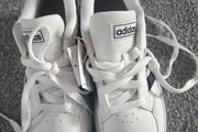 NEW.Kids Adidas shoes.UK4