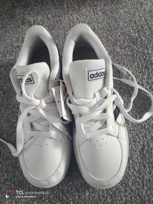 NEW.Kids Adidas shoes.UK4