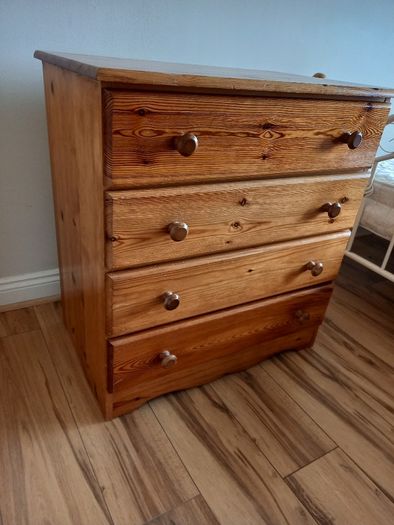 Chest of drawers