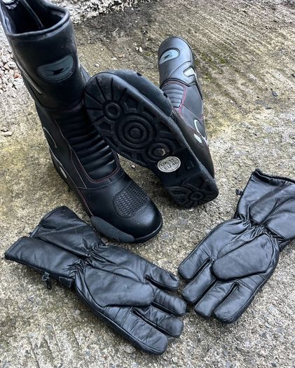 motorbike boots and gloves