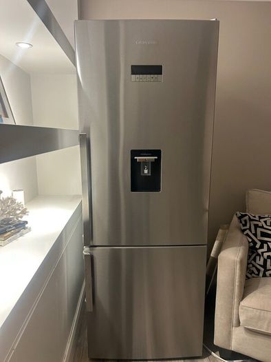 Grundig fridge freezer with water dispenser