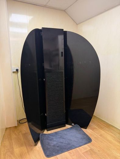 Tanning booth