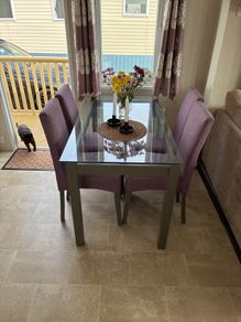 table & chairs barely used