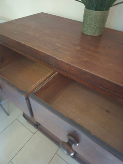 Antique chest of drawers.