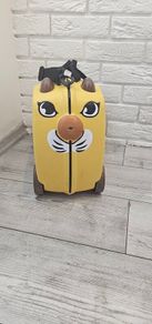 kids suitcase like Trunki