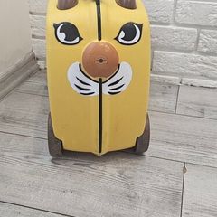 kids suitcase like Trunki