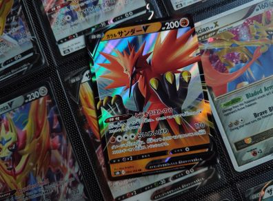 Galarian Zapdos V ! Half Art ! Double Rare ! from VMAX Climax ! Legendary Bird ! Japanese Pokemon Card !