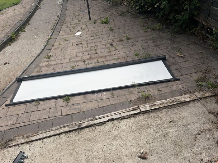 projector screen 90" x80"