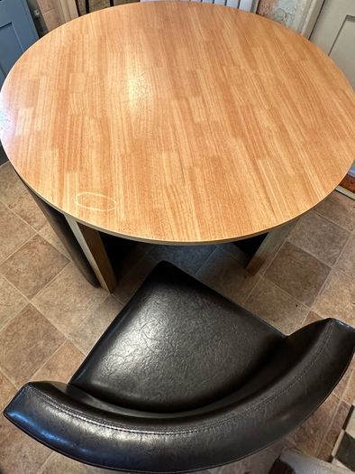 Round nested dining table and 4 chairs.