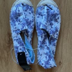 Beautiful Ladies Espadrille Shoes Size 8 Brand New with tags