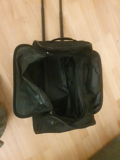 Travel Bag on Wheels 35Ltr ... Colour: Black .. Size: 27" x 11" x 10" Price Drop