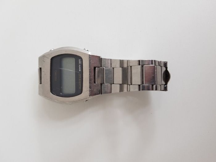 Vintage Seiko 0439-4009 Quartz LC Digital Watch with Original Bracelet