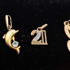 9ct gold pendant