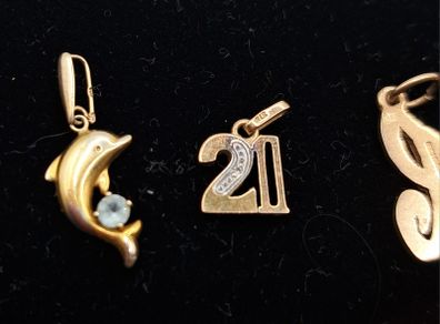 9ct gold pendant