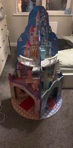 Kids play Castle.