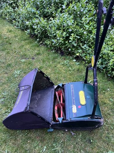 Webb 30cm Hand-push Roller Lawn Mower