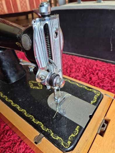 FREE - Old NOVUM Sewing Machine