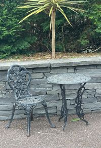 Beautiful Black Garden Patio Bistro Cast Iron Table & 1 Chair Set