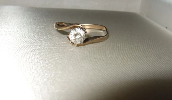 Vintage 14k Gold Twist Solitaire Ring