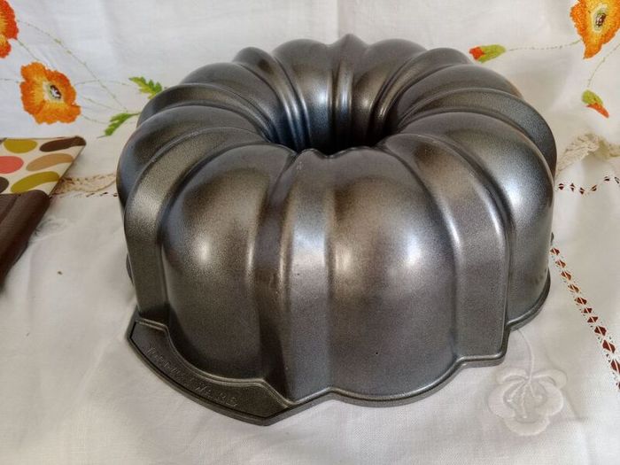 Nordic Ware , Bundt tin , bakeware