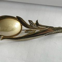 gold tone brooch