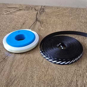 2 rolls of ribbon