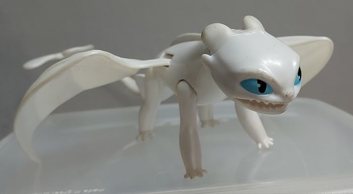 How to train your dragon light fury figure