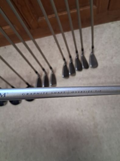 Ladies Golf Clubs. Complete Matching Set Of Ladies Right Handed Graphite Shafted Golf Clubs In Excellent Condition.