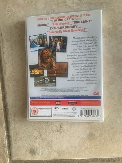 What's eating Gilbert Grape, Di Caprio