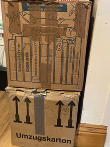 Free moving boxes and packing material