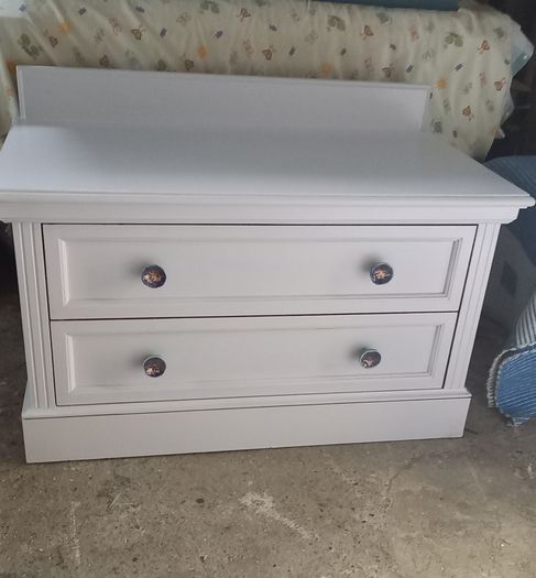 Chest of drawers