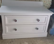 Chest of drawers