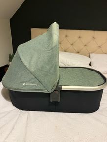Uppababy Vista Bassinet w/ Rain Cover
