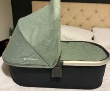 Uppababy Vista Bassinet w/ Rain Cover