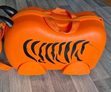 Kid's ride on suitcase