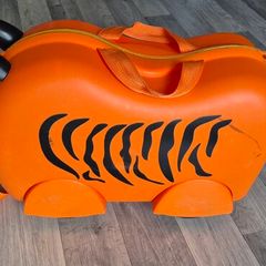Kid's ride on suitcase
