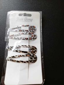 4 Big hair clips