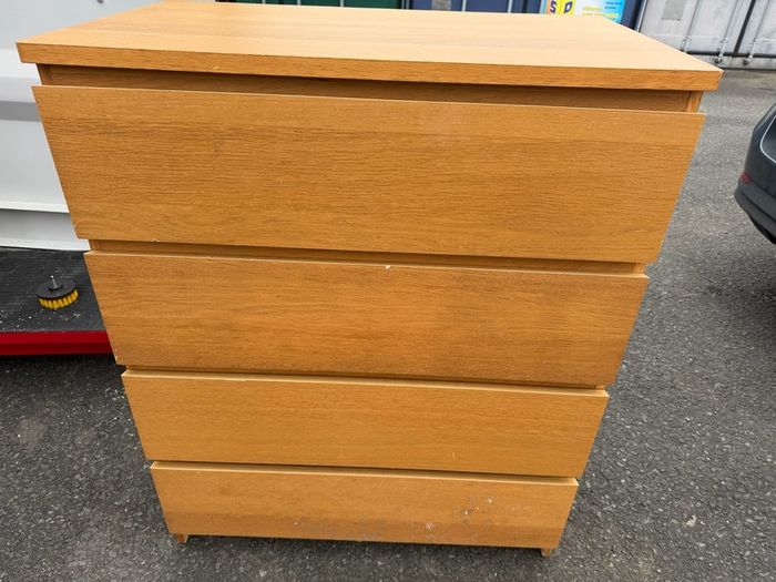 chest of drawers