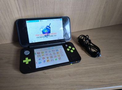 Nintendo 2DS XL with 30 games