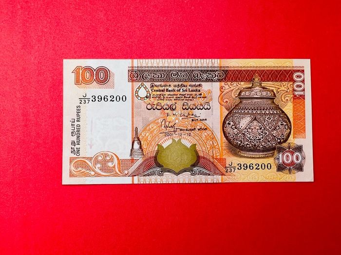 Sri Lanka  100  Rupees. 2001   . Pick  111b.  ( Uncirculated )