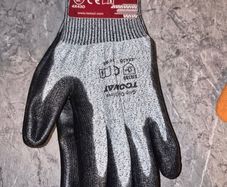 grip gloves cut d new