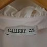 White sleeveless top Image 2