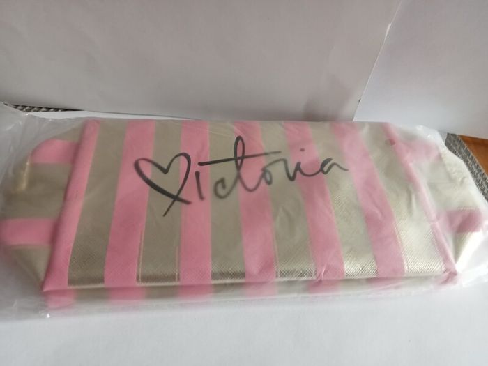 New Victoria Makeup Bag
